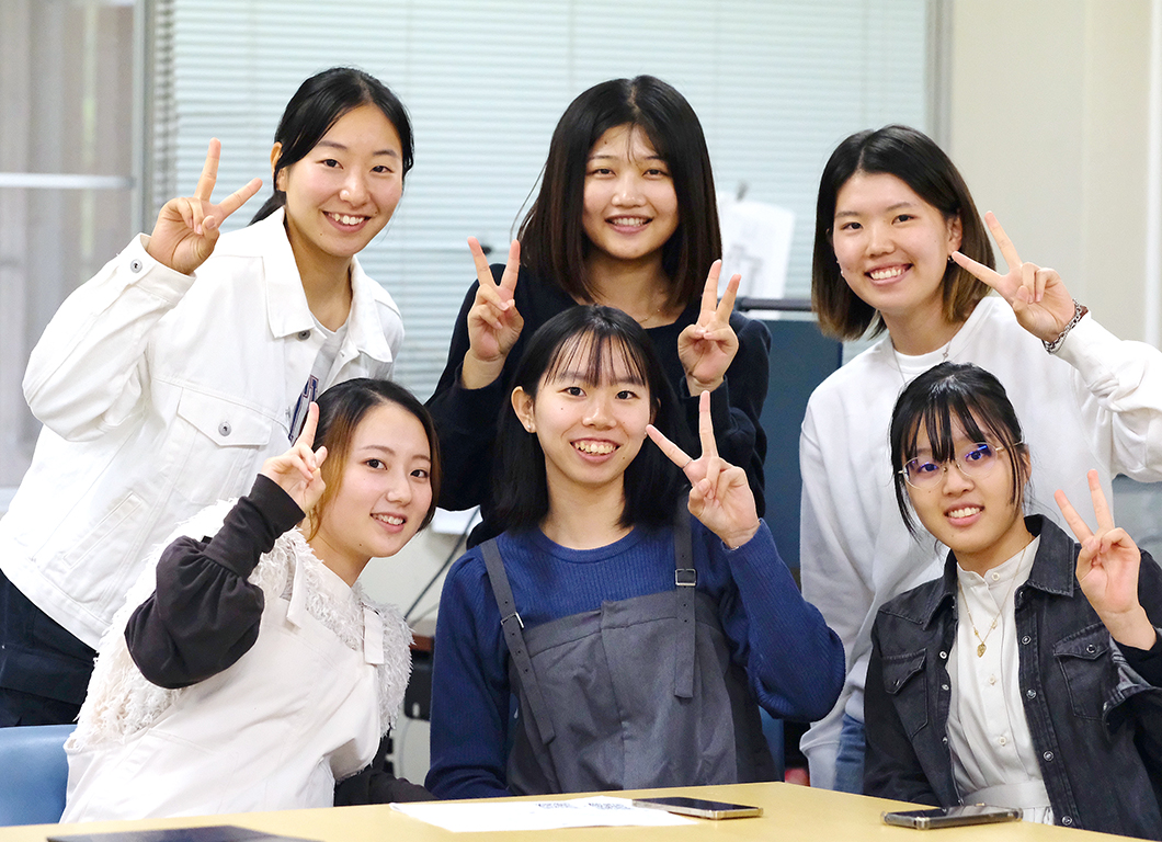 インタビューを終えての集合写真