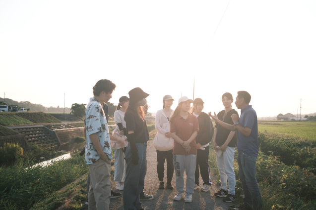 学生とひろきさんのかかわりの様子