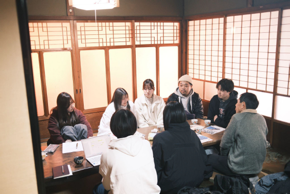 ひろきさん宅でのインタビューの様子