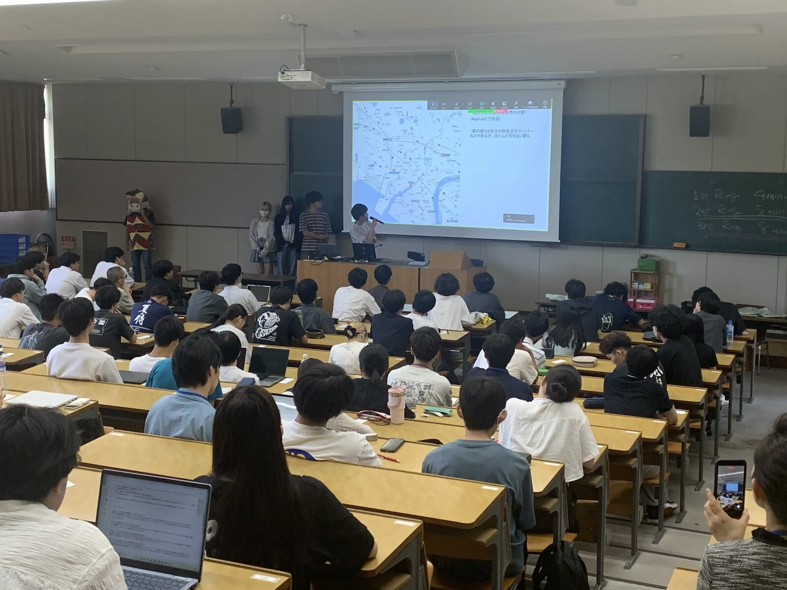 基礎ゼミナール最終発表会の会場写真4