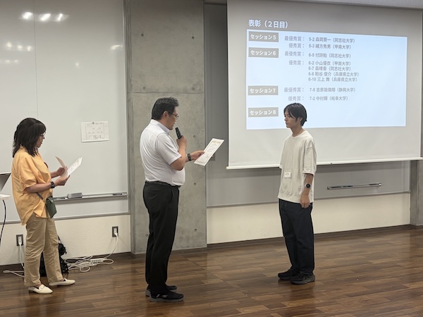 優秀プレゼンテーション賞の粕谷俊介さん