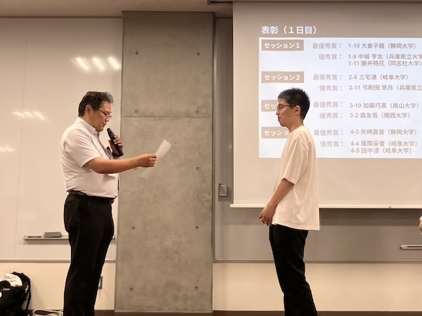 優秀プレゼンテーション賞の中城亨太さん